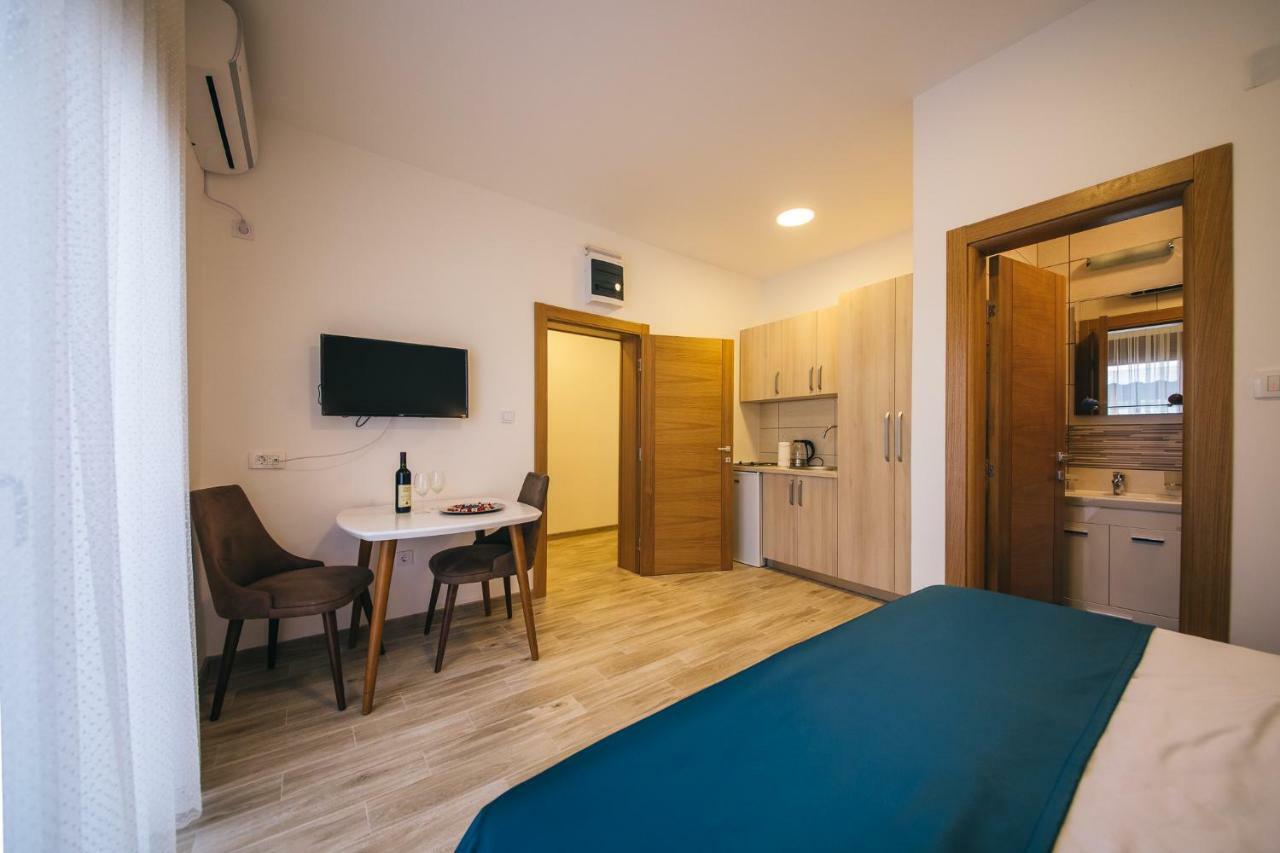 Apartments Vojislav Virpazar Bagian luar foto