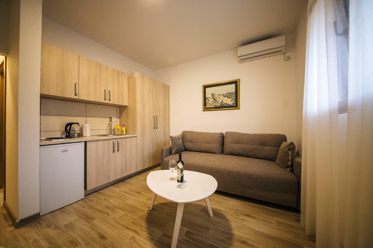 Apartments Vojislav Virpazar Bagian luar foto